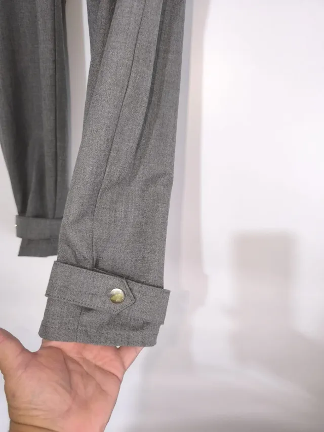 Pantalón vestir Bershka gris