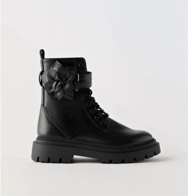 Botas Zara Talla 36 Flor Negra