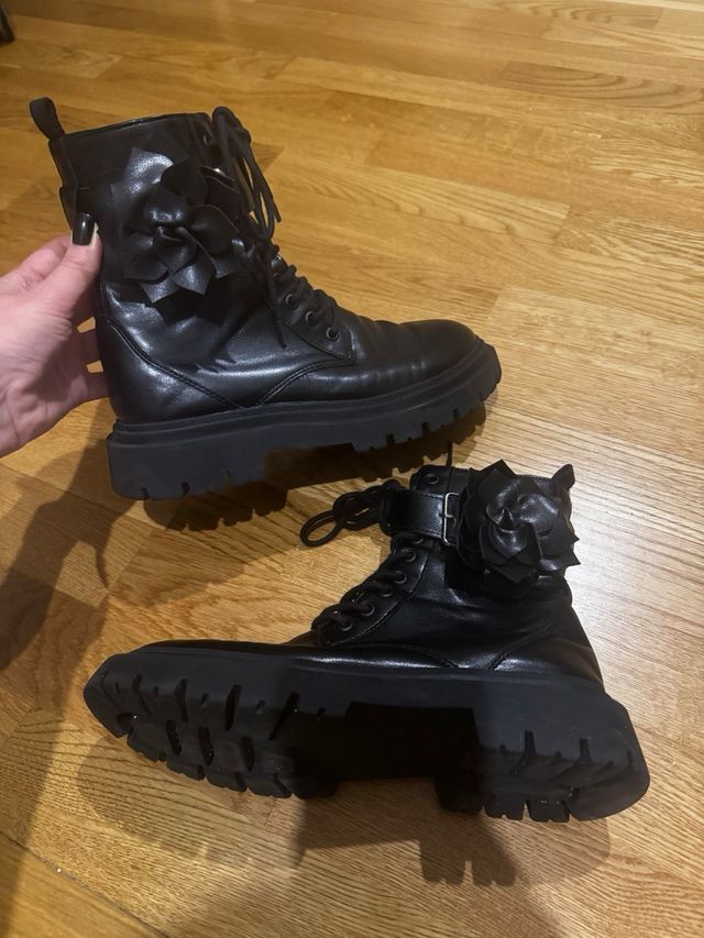 Botas Zara Talla 36 Flor Negra
