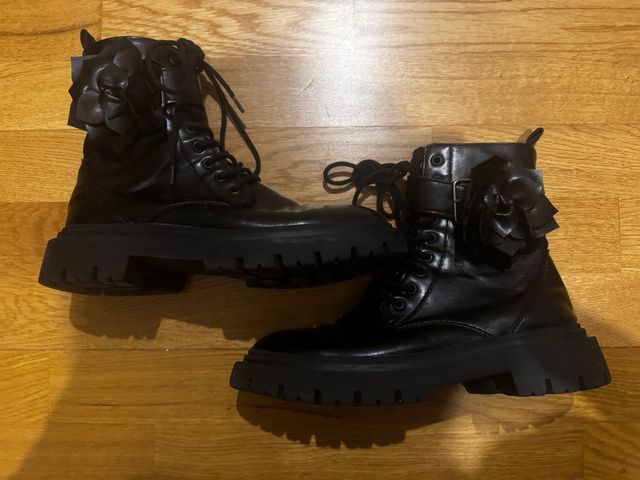 Botas Zara Talla 36 Flor Negra