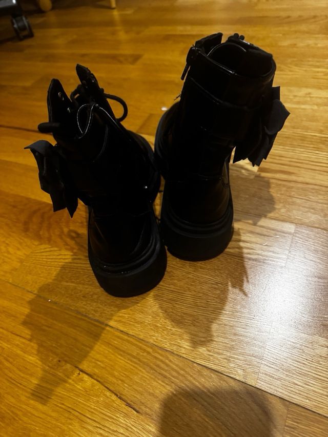 Botas Zara Talla 36 Flor Negra