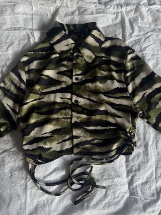 Camisa Bershka Estampada Verde Talla XS