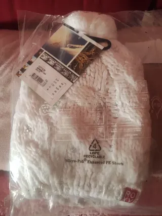 Gorro Blanco con strass plateado de Roxy