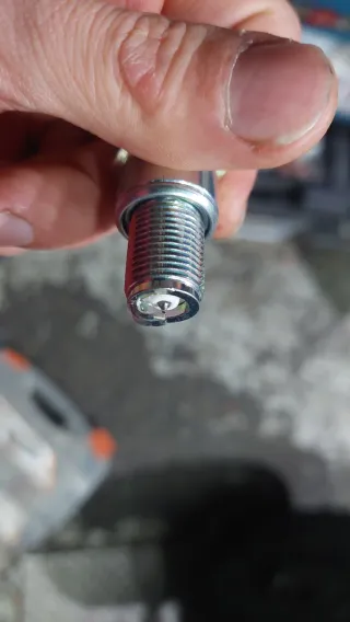 Bujía NGK Platinum B10EVX