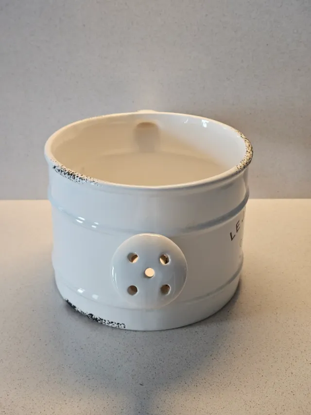 Macetero regadera cerámica blanca