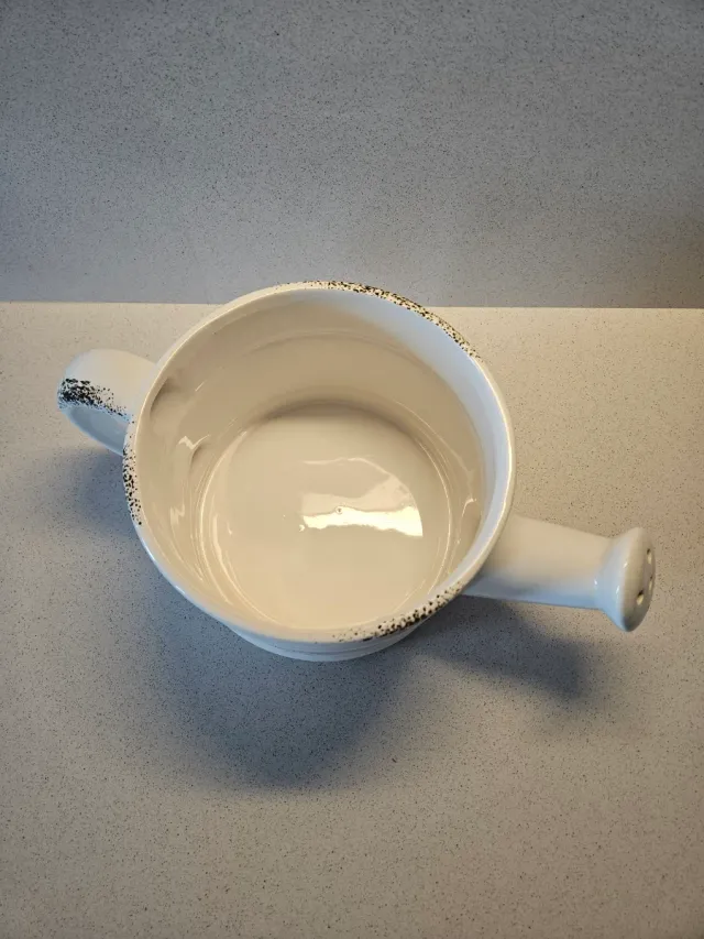 Macetero regadera cerámica blanca