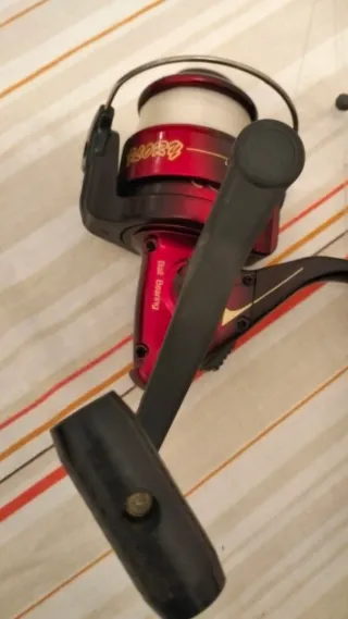 Caña (14) de pescar antigua con carrete