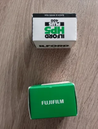 Cámara Canon EOS 300 + Accesorios