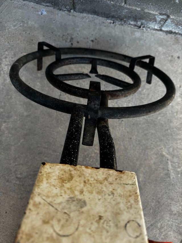 Estrebes de cocina  de gas butano con soporte metá