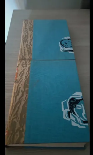 2 libros  enciclopedia son grandecitos