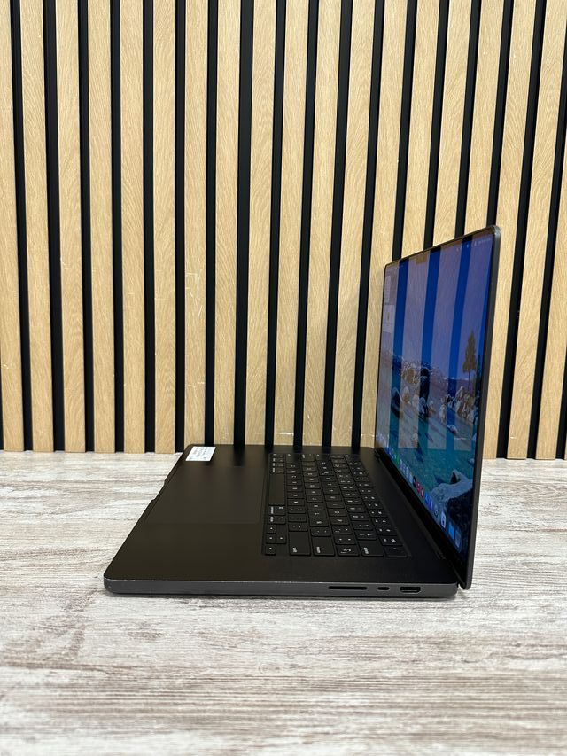 MacBook Pro 16" 2023 M3 PRO 18gb 500gb SSD