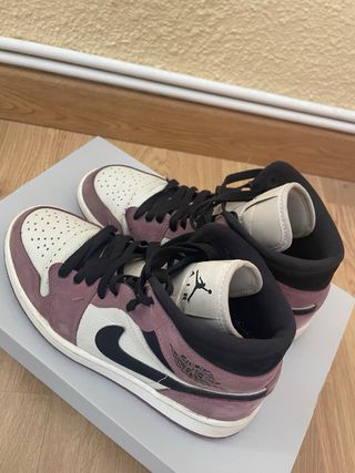 Air Jordan 1 Mid Berry Pink