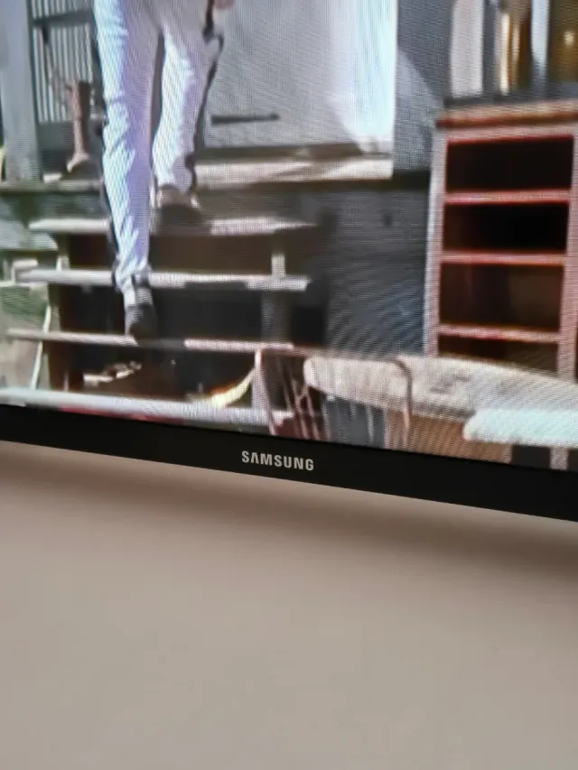 TV Samsung 30 pulgadas Negra