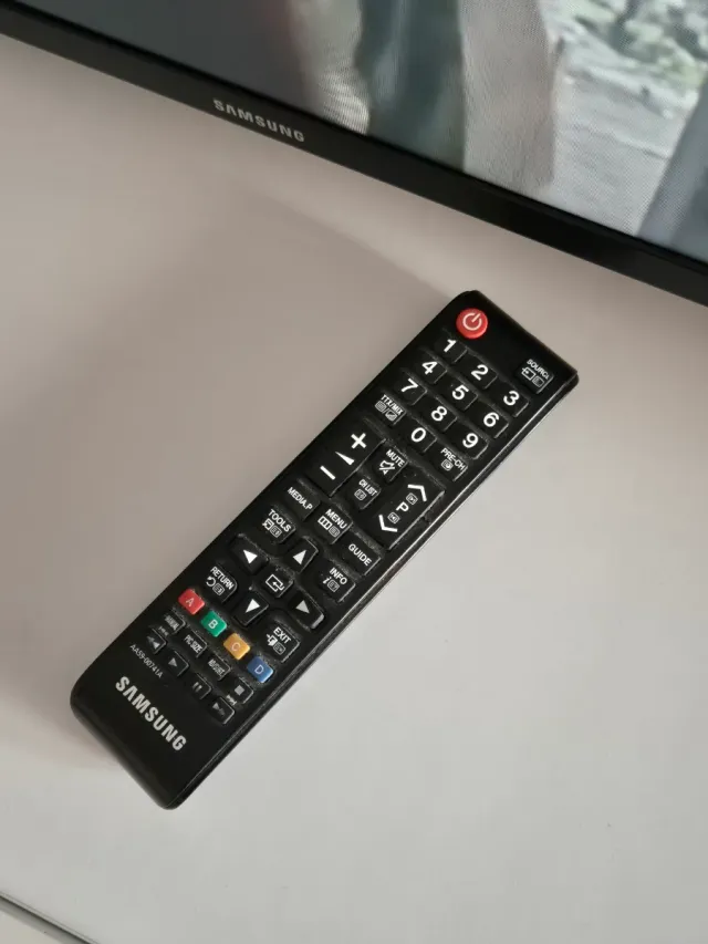 TV Samsung 30 pulgadas Negra