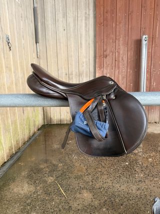 Montura de salto Don Rodrigo Soneira 17.5”