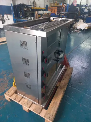 Asador de pollos a gas natural marca Mac rin