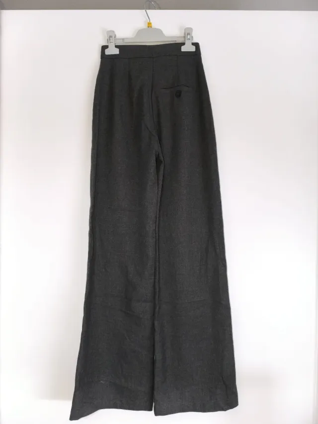 Pantalón vestir pata ancha gris