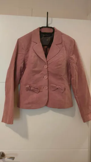 Chaqueta rosa con lazos