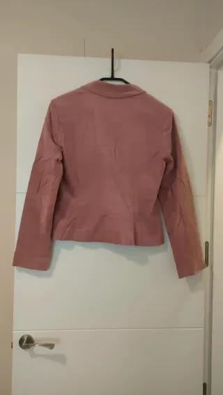 Chaqueta rosa con lazos
