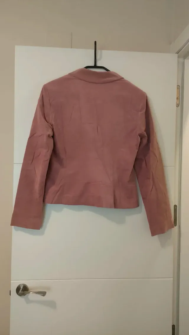 Chaqueta rosa con lazos