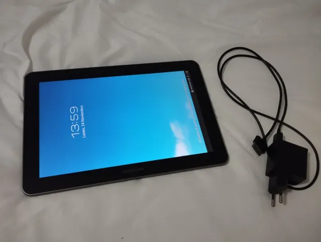 Tablet Samsung con cargador