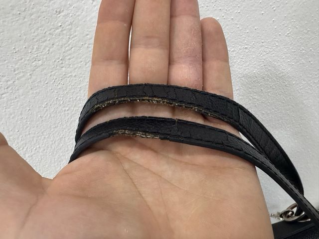 borsa guess nera con charm