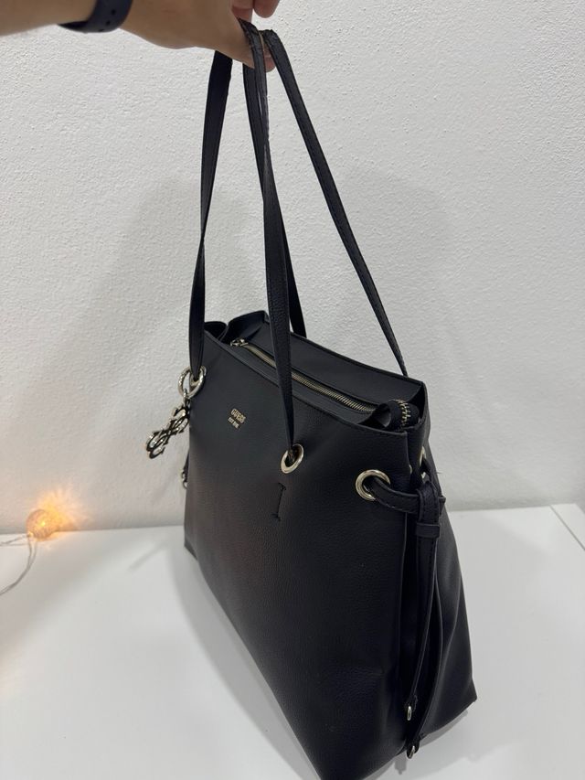 borsa guess nera con charm