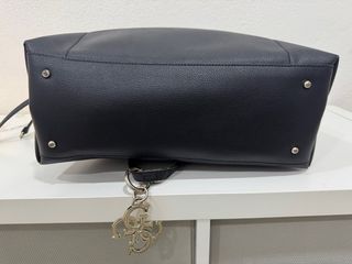 borsa guess nera con charm