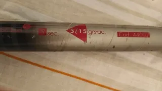 Caña (16) de pescar antigua con carrete