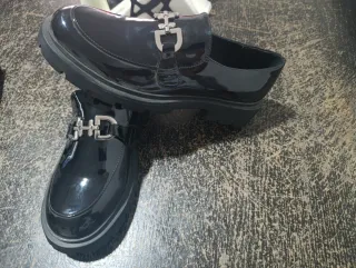 Zapatos charol negros nuevos