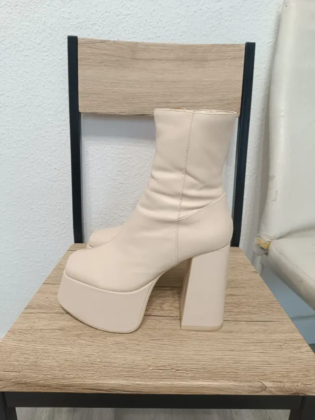Botas Beige Plataforma Tacón Bloque