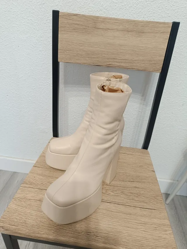 Botas Beige Plataforma Tacón Bloque