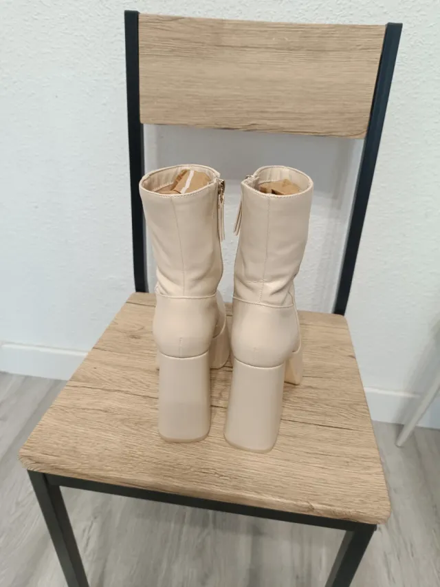 Botas Beige Plataforma Tacón Bloque