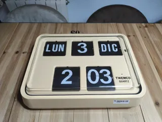 Reloj TWEMCO QUARTZ Beige/Negro. Modelo BQ-17