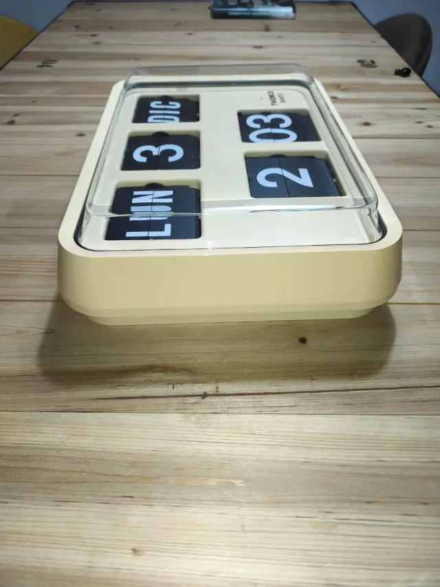 Reloj TWEMCO QUARTZ Beige/Negro. Modelo BQ-17