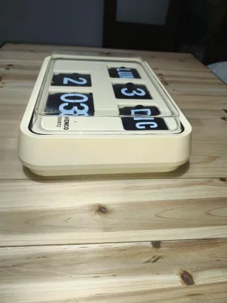 Reloj TWEMCO QUARTZ Beige/Negro. Modelo BQ-17