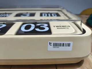 Reloj TWEMCO QUARTZ Beige/Negro. Modelo BQ-17