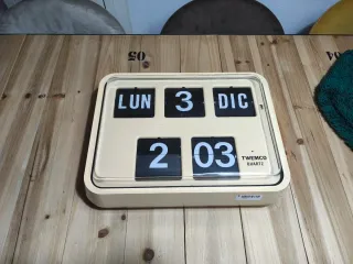 Reloj TWEMCO QUARTZ Beige/Negro. Modelo BQ-17