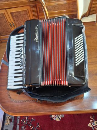 Fisarmonica 72 Bassi Nero