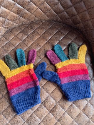 Guantes de lana arcoíris para niños