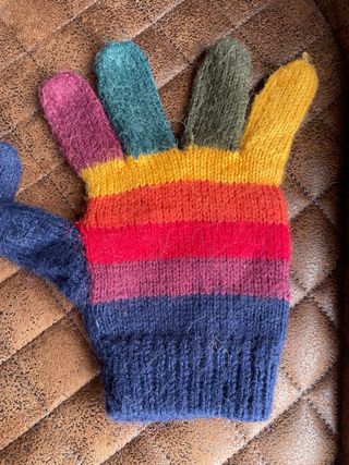 Guantes de lana arcoíris para niños