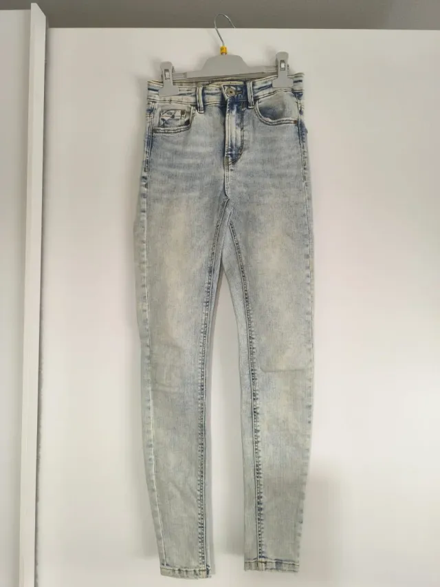 Pantalón pitillo Stradivarius azul