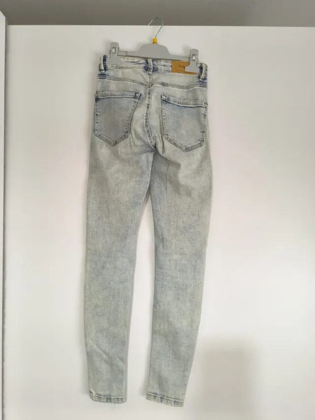 Pantalón pitillo Stradivarius azul