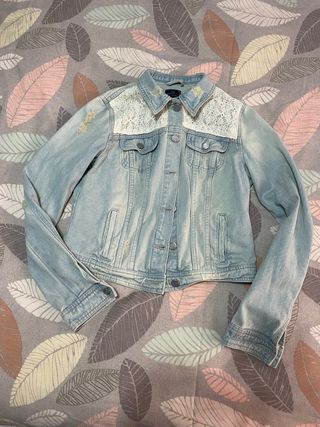 Chaqueta vaquera con encaje