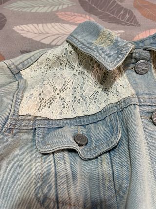 Chaqueta vaquera con encaje