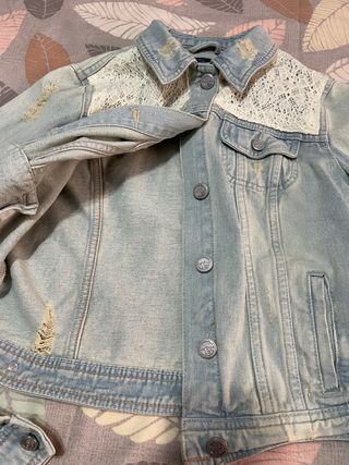 Chaqueta vaquera con encaje