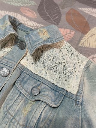 Chaqueta vaquera con encaje