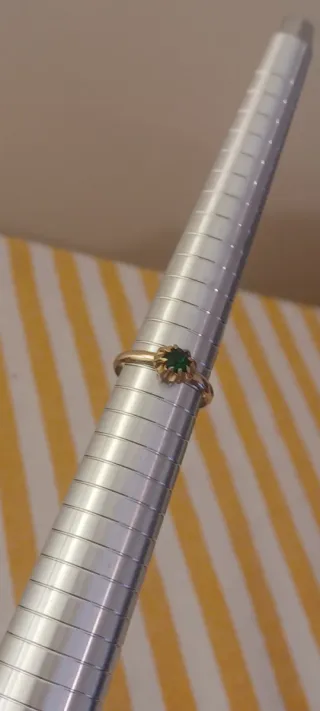 Anello vintage con pietra verde
