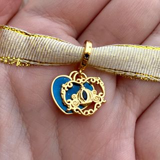 CHARM CENICIENTA DORADO CARROZA