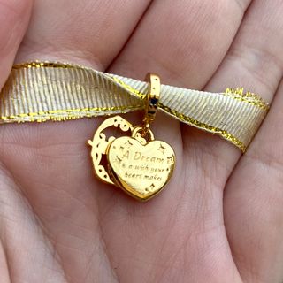 CHARM CENICIENTA DORADO CARROZA